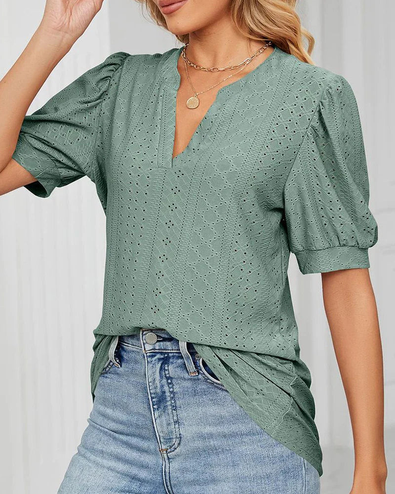 Elegant T-shirt med puffärmar och V-ringning