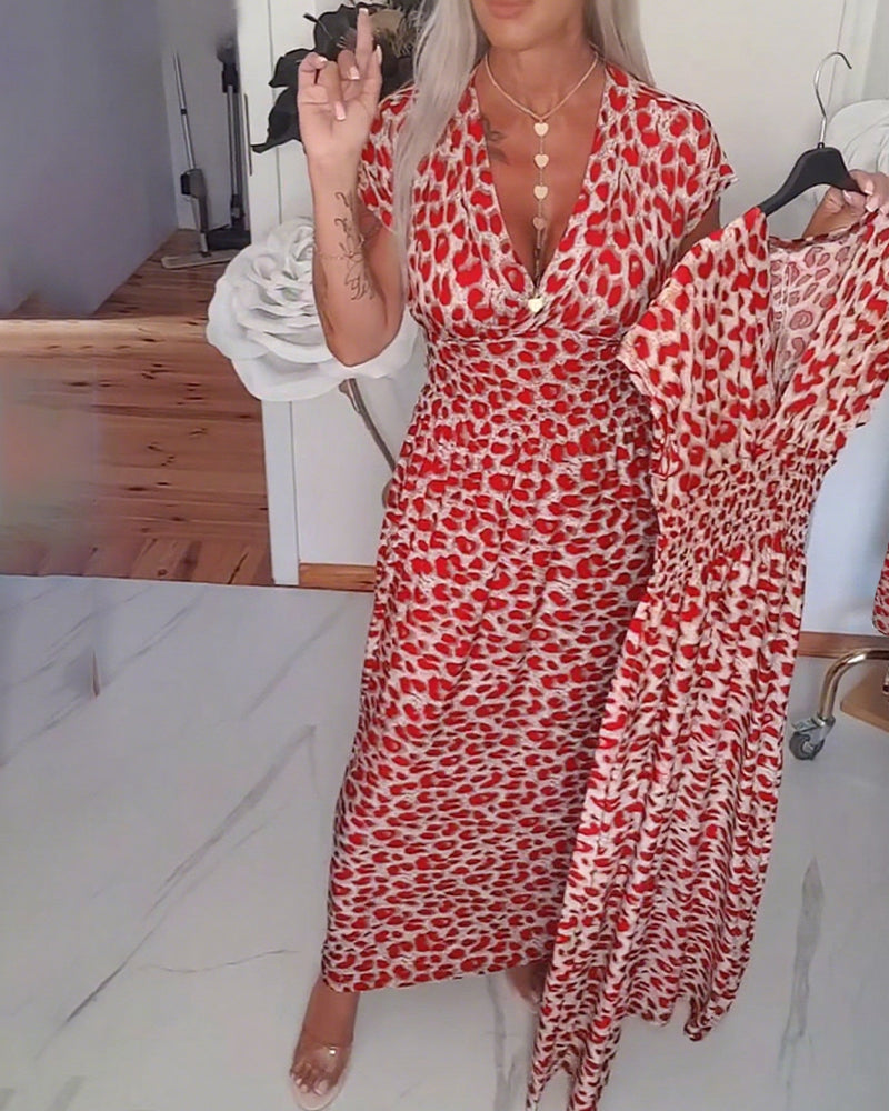 Elegant klänning med leopardmönster och v-ringning