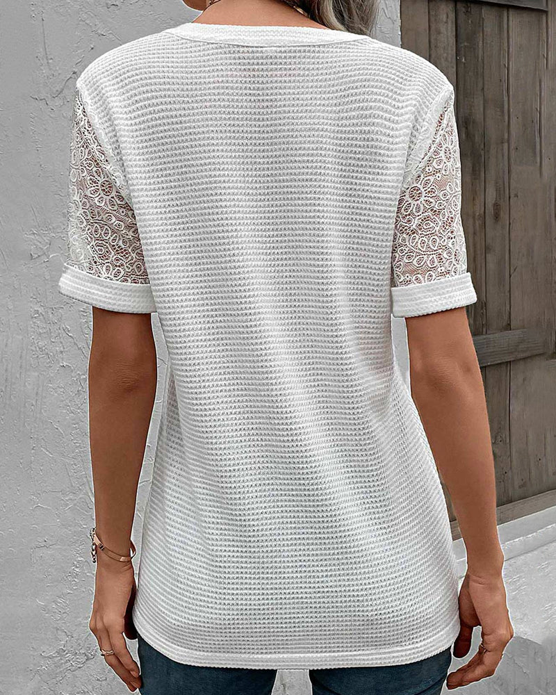Enfärgad v-ringad spets T-shirt